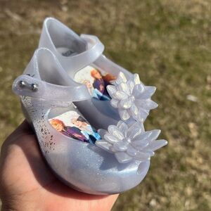 Mini Melissa frozen Girls' Sparkle Jelly Mary Janes with Flower Accent - White